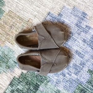 TOMS canvas slip ons